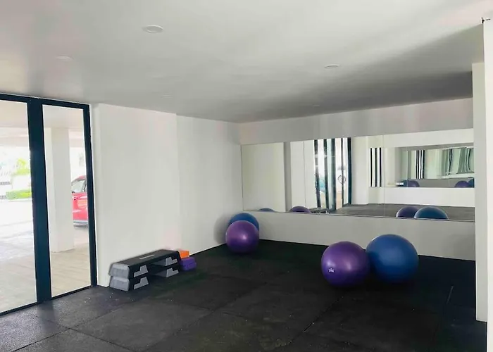 6ix - Modern And Airy @ Paradise Bay Apartment