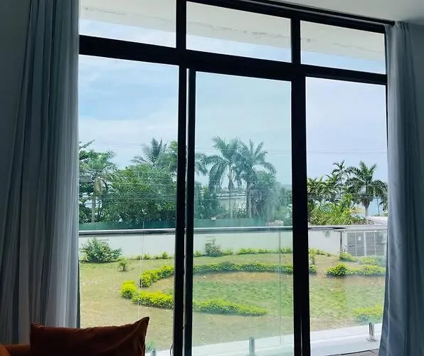 6ix - Modern And Airy @ Paradise Bay Apartment