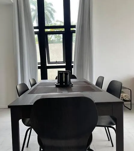 6ix - Modern And Airy @ Paradise Bay Apartment *
