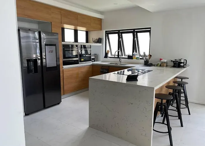6ix - Modern And Airy @ Paradise Bay Apartment *