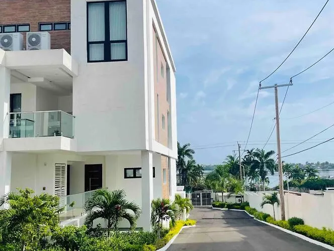 6ix - Modern And Airy @ Paradise Bay Apartment